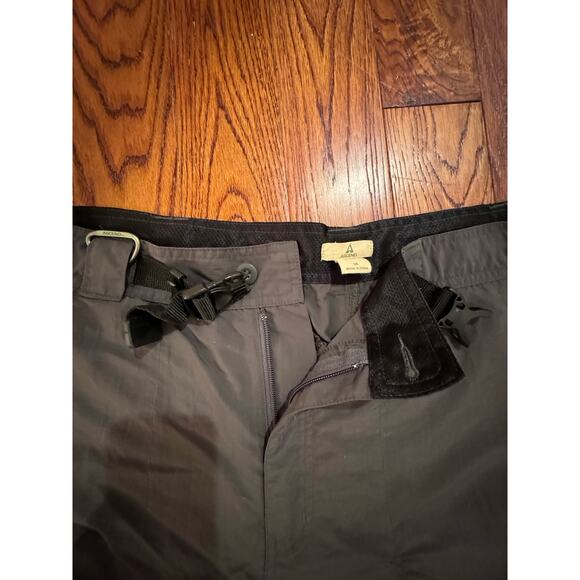 Ascend Men's 38 Gray Cargo Shorts w/ Belt and Carabiner Bass Pro Shop - Picture 5 of 10